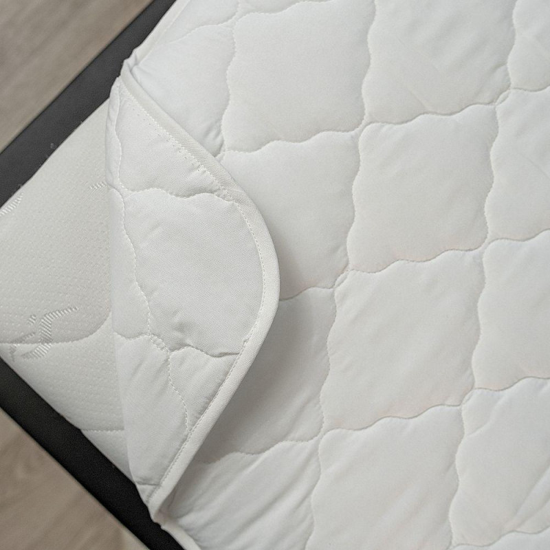 Chránič matrace prošitý z dutého vlákna